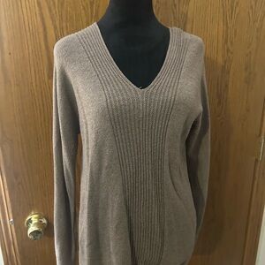 Old Navy Women's V-Neck Sweater in Taupe